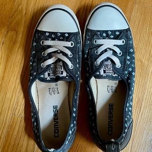 Converse sneakers size 8 slip on